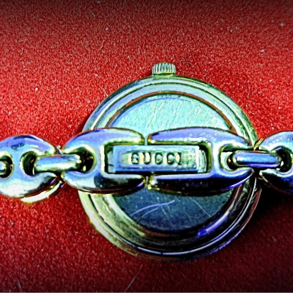 Gold Gucci vintage watch w interchangeable rings … perfect except needs battery - Picture 5 of 6